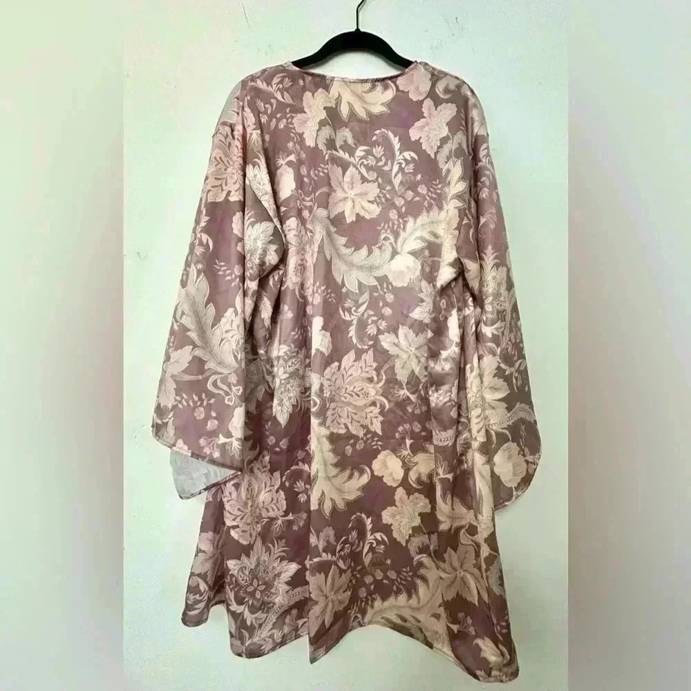Power to the flower Hayworth Kimono